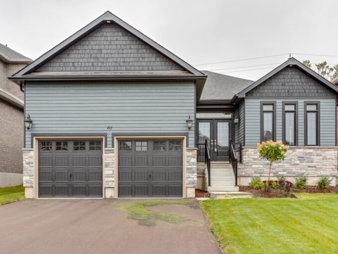 67 Lockerbie Cres